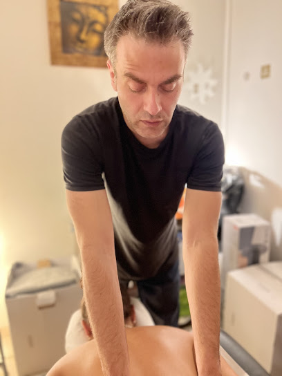 Anthony Gugliotta Massothérapeute, Praticien Shiatsu et Médecine Traditionnelle Chinoise, Massage Tuina, Marseille